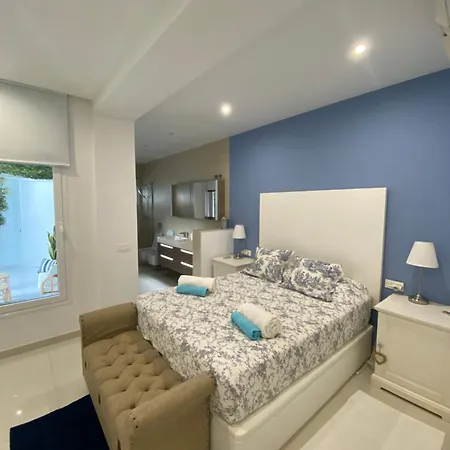 Feriehus Beachfront House *